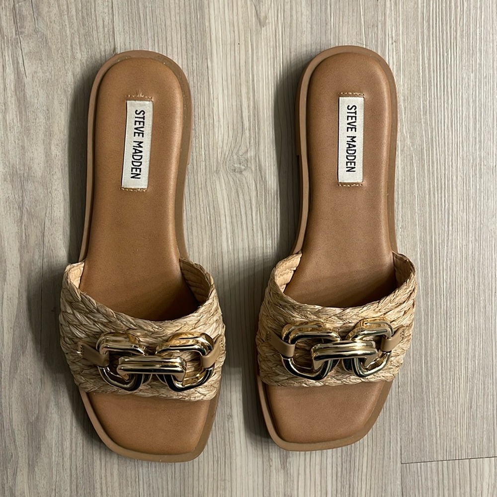 Steve Madden Tan Raffia Slide Sandals with Gold Chain Detail Sz 8 - Picture 3 of 12